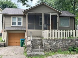 1917 W 48th St, Westwood, KS 66205