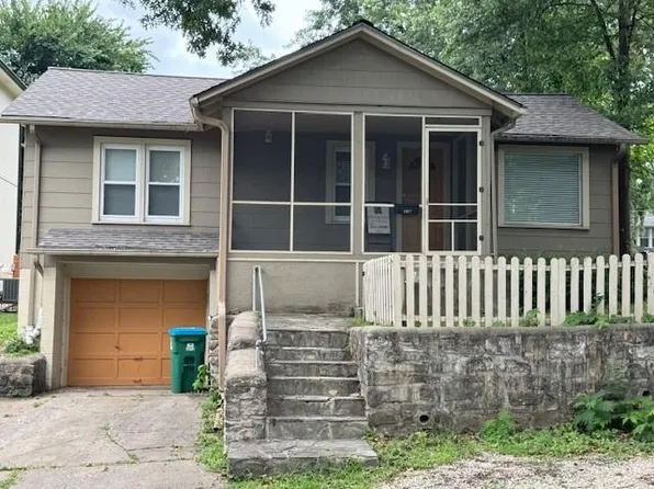 1917 W 48th St, Westwood, KS 66205