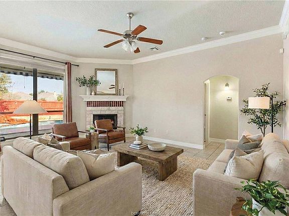 3rd image of 2222 Carlisle Ct