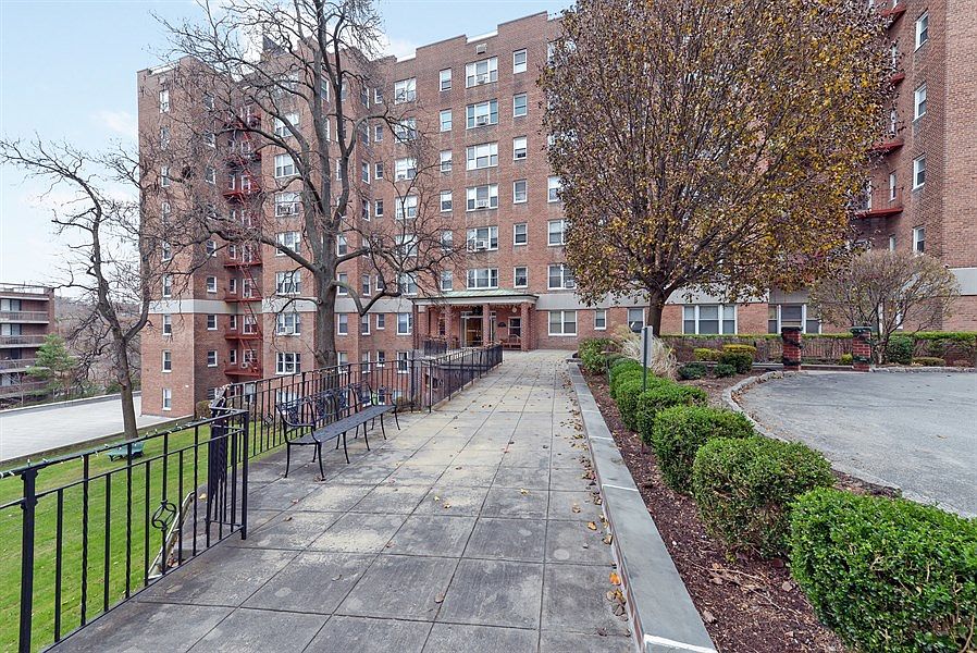 1st image of 290 Collins Ave APT 9G