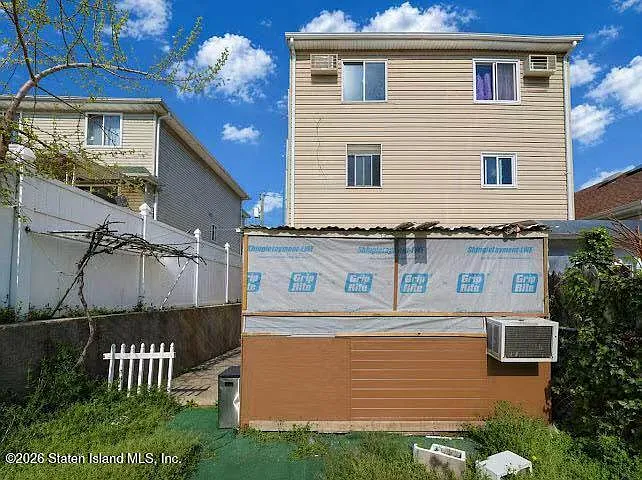 200 Sand Ln — Photo 2