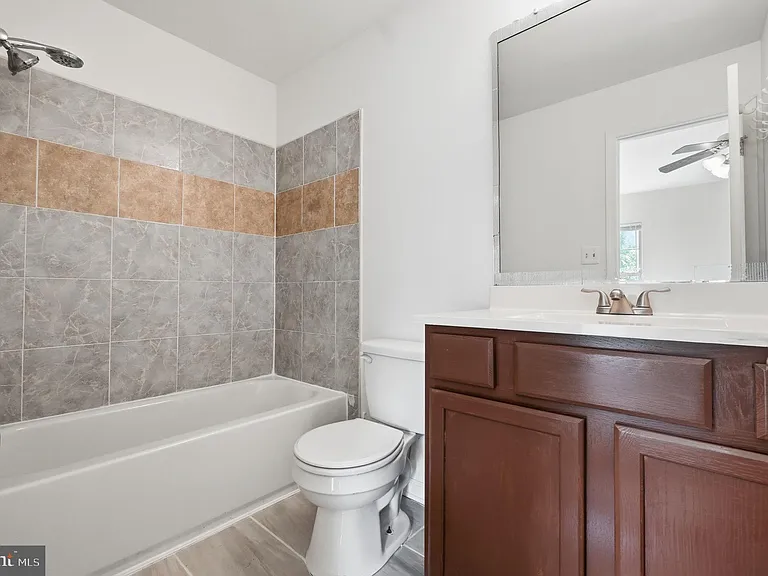14247 Oxford Dr — Photo 21