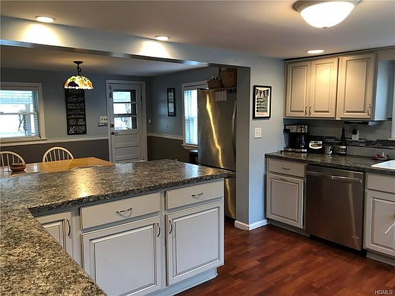 3rd image of 51 Greycourt Ave