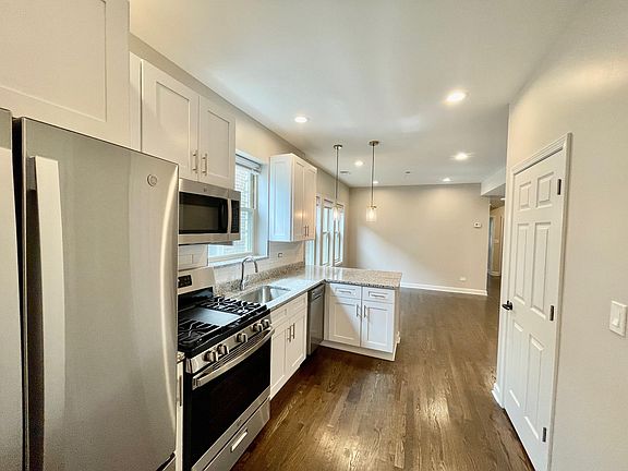 5th image of 4845 N Kostner Ave #2