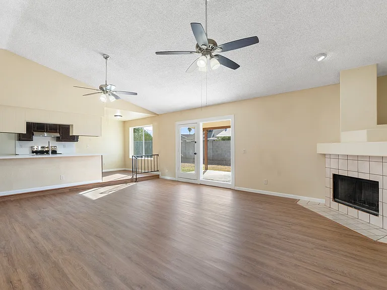 4043 W Sweetwater Ave — Photo 11