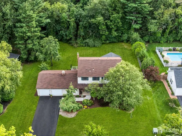 58 Valley Forge Dr, East Brunswick, NJ 08816