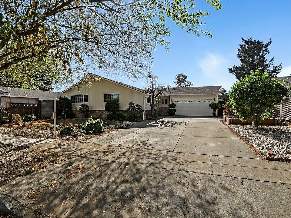 1st image of 439 Coakley Dr