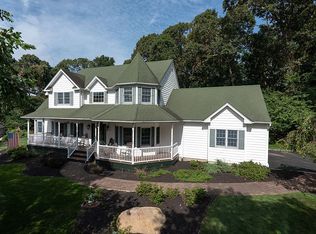 72 Cambridge Ct, Wading River, NY 11792