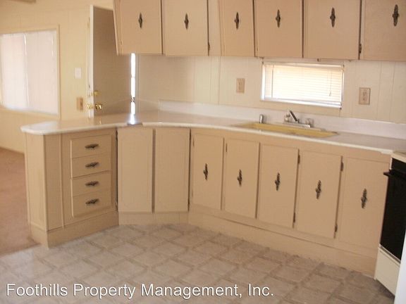 5th image of 2759 S Pleasant Valley Dr