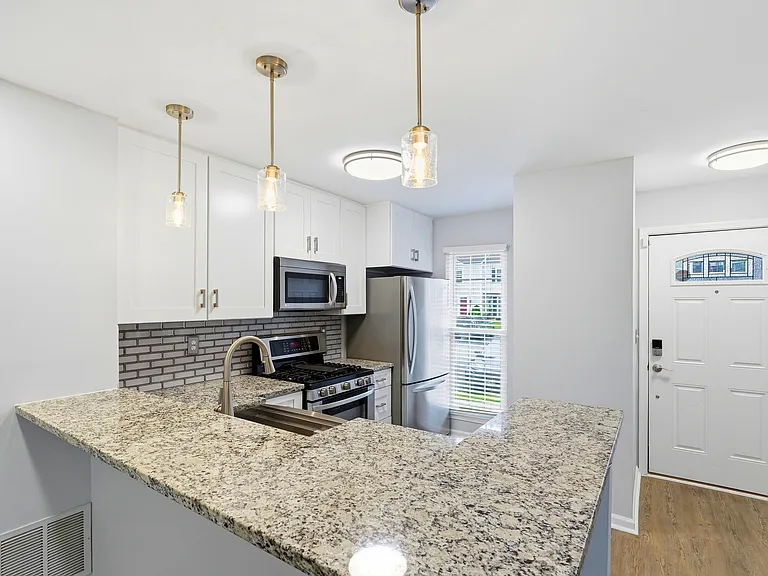 12320 Granada Way — Photo 3
