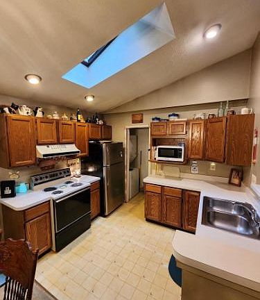 5th image of 410 Summit Point Dr