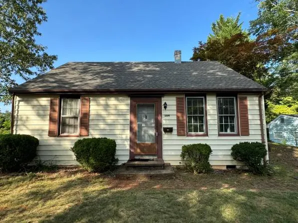 204 Shamrock Rd, Charlottesville, VA 22903