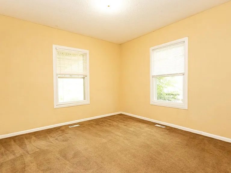 615 Barton Ave — Photo 15
