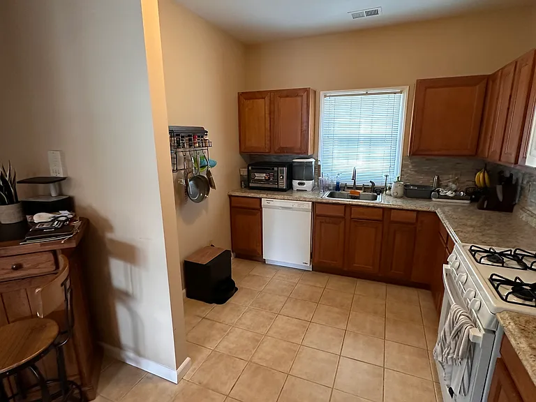 27 Sussex Ave #2 — Photo 6
