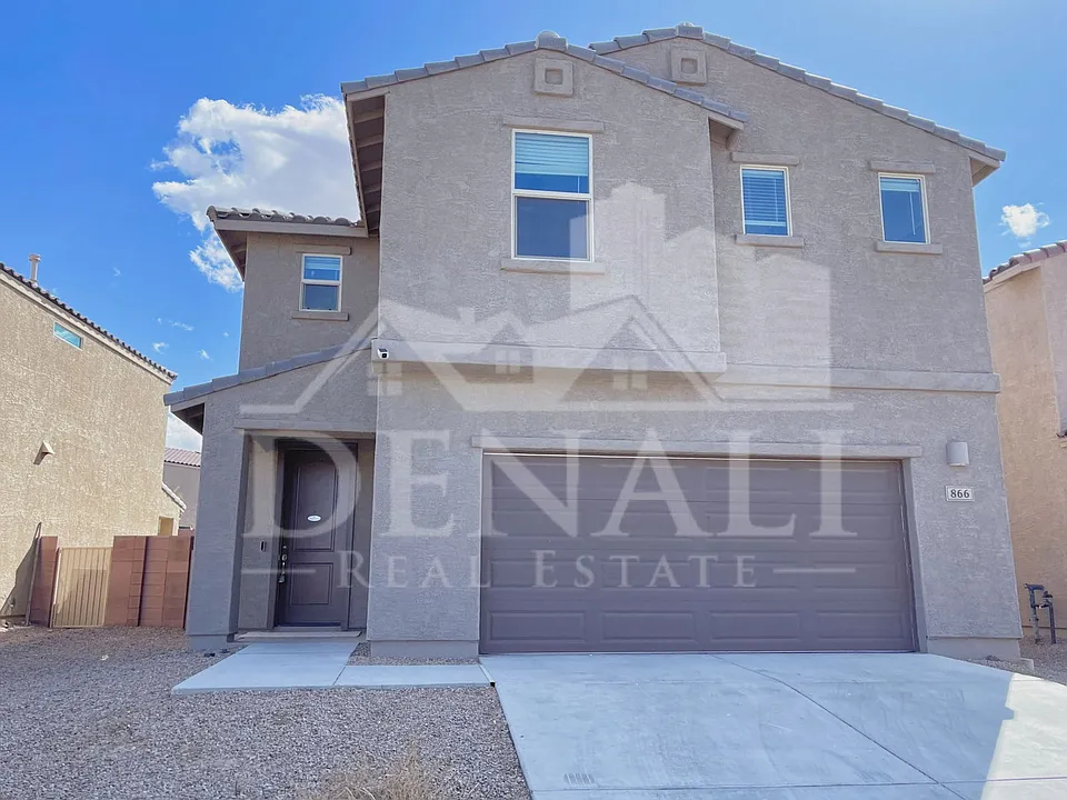 866 E Artesia Pl