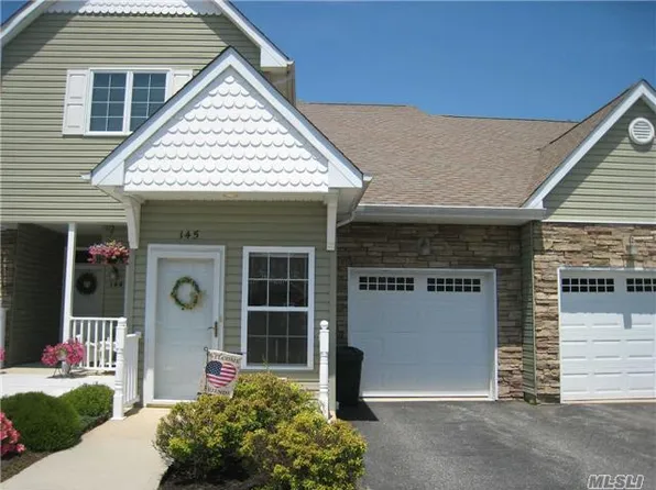 145 Ira Rd, Mount Sinai, NY 11766
