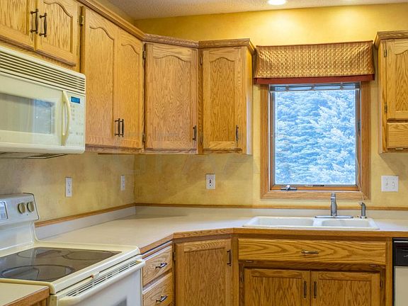 3rd image of 3438 Meadow Dr