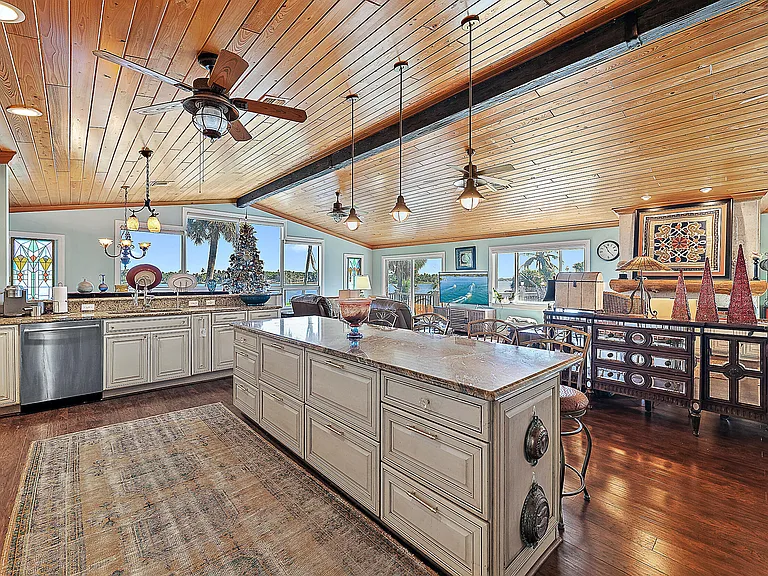 12140 SE Indian River Dr N — Photo 19