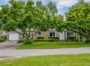 3395 W Auburn Rd, Rochester Hills, MI 48309