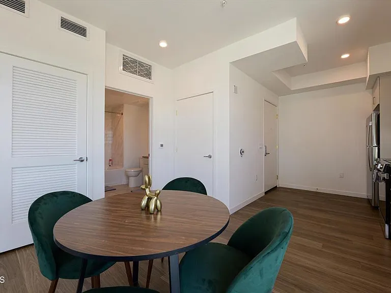 18900 Parthenia St #319 — Photo 5