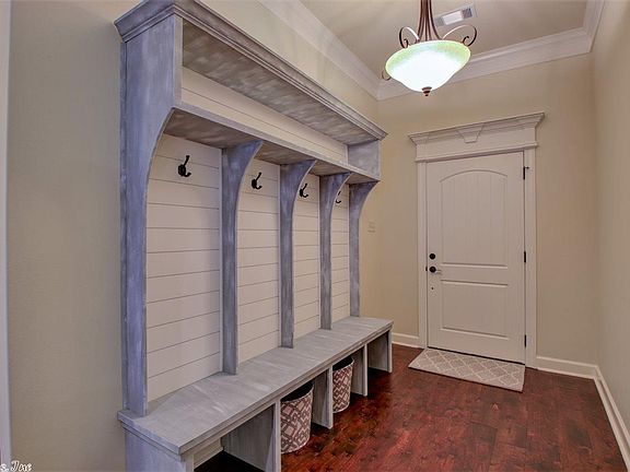 4th image of 9409 Meadow Gardens Cir