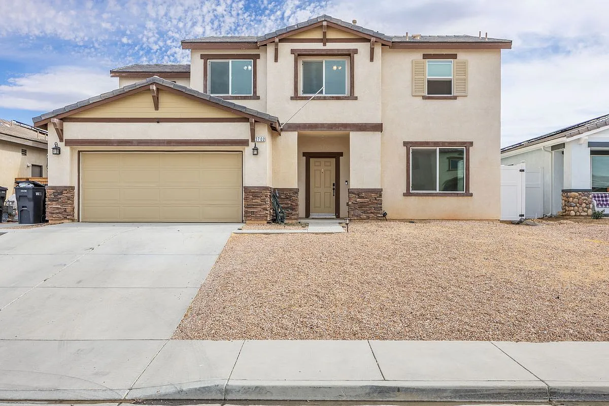 4 bed, 3.0 bath, 2286 sqft, $3,400 — Photo 1