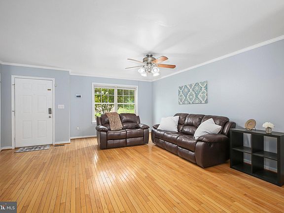 5th image of 302 Munsons Hill Ct