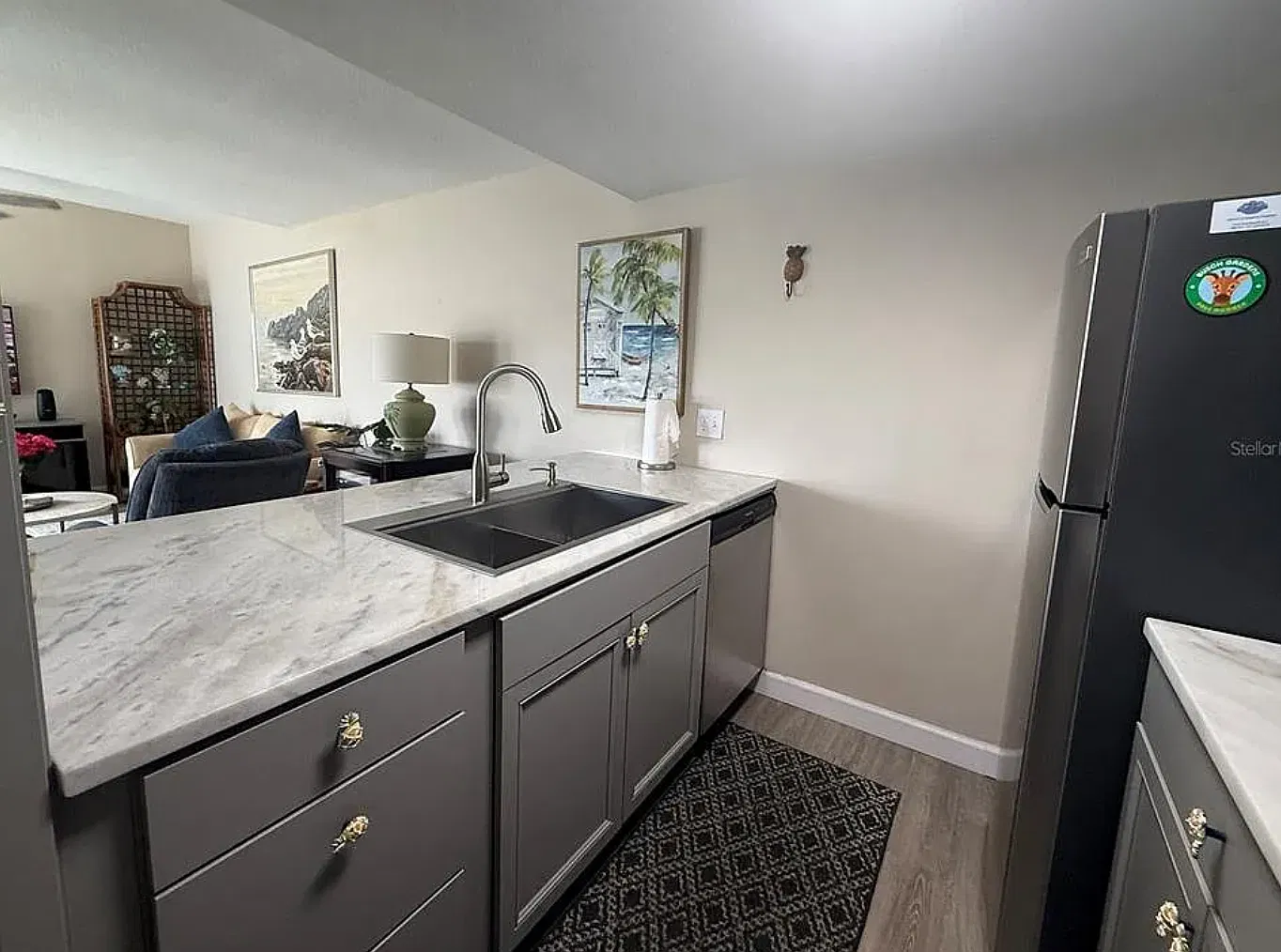 2 bed, 1.5 bath, 1060 sqft, $3,300 — Photo 2