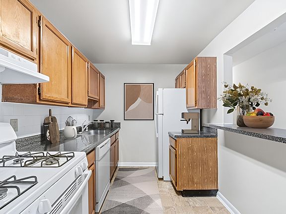 4th image of 1935 Brooks Dr APT T2