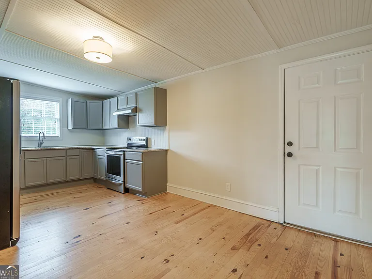 696 North Ave — Photo 12