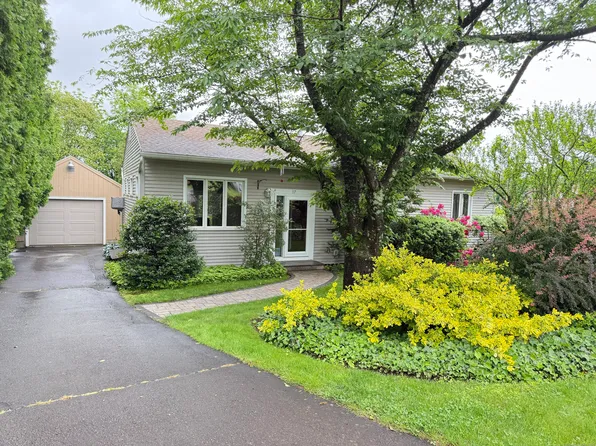 17 Edgecomb Street, Hamden, CT 06517