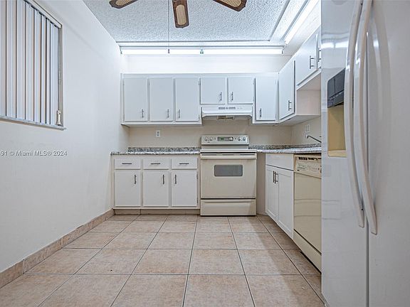 3rd image of 2800 Somerset Dr APT 314J