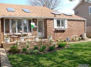 355 Philadelphia Ave, Massapequa Park, NY 11762