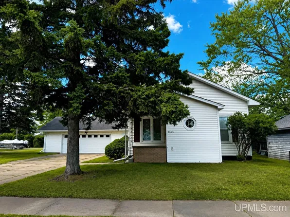 208 Lyman St, Kingsford, MI 49802