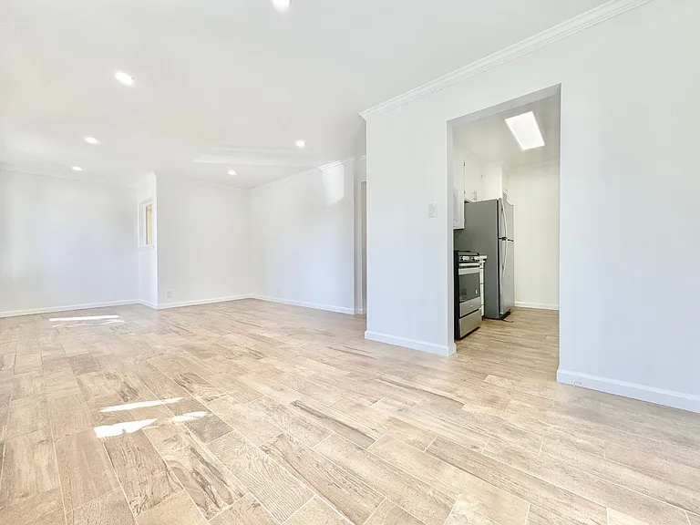 435 San Vicente Blvd — Photo 6