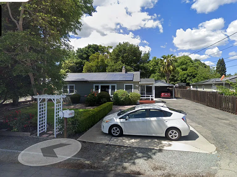 2224 Whyte Park Ave #B — Photo 9