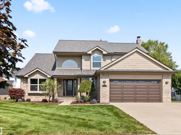 27705 Ashland Ave, Harrison Township, MI 48045