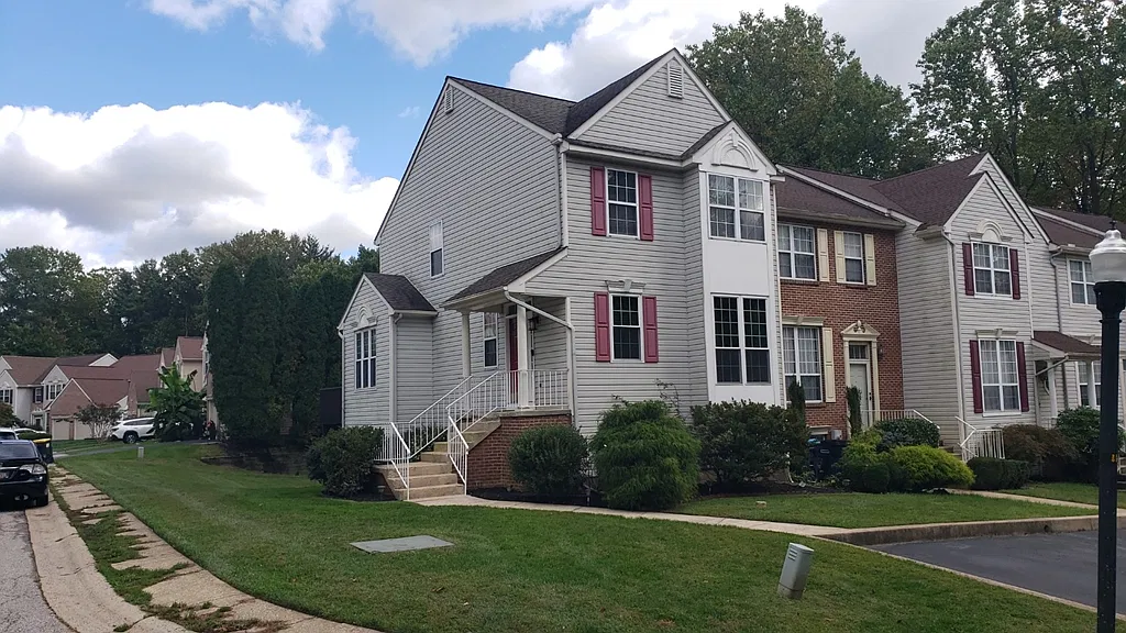 3 bed, 2.5 bath, 1625 sqft, $2,495 — Photo 1
