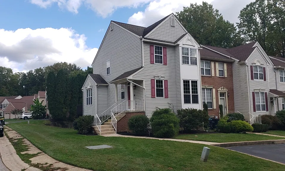 469 Woodstock Ln