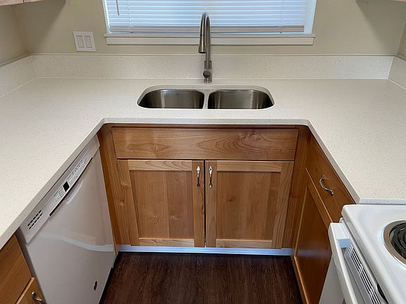5th image of 1725-1731 Salishan St SE #1729