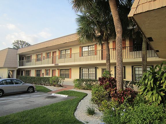 3rd image of 4465 Oak Terrace Dr