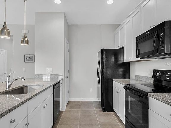5th image of 46 Zamora Pl
