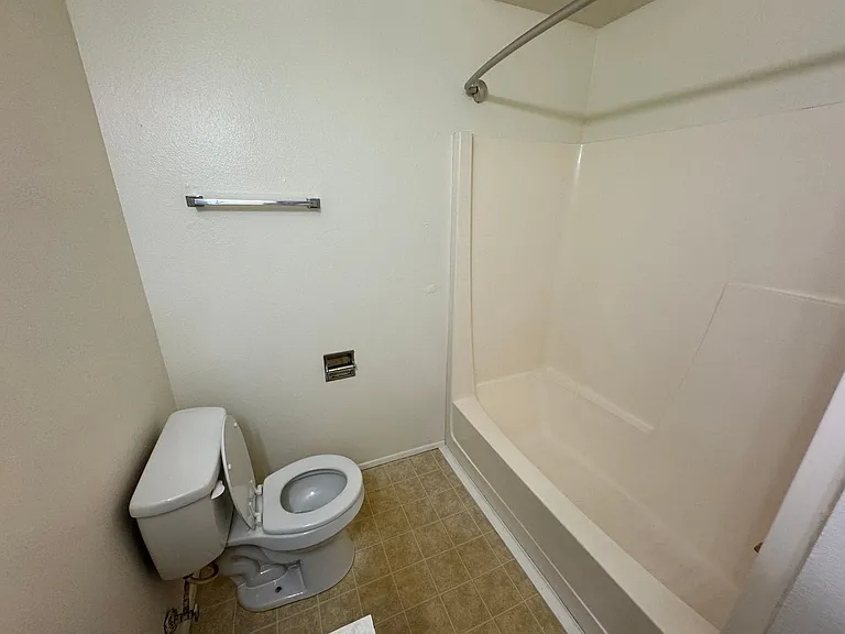 355 E 5th Ave — Photo 18