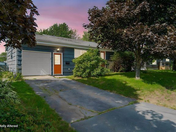3rd image of 25 Dumbarton Ave