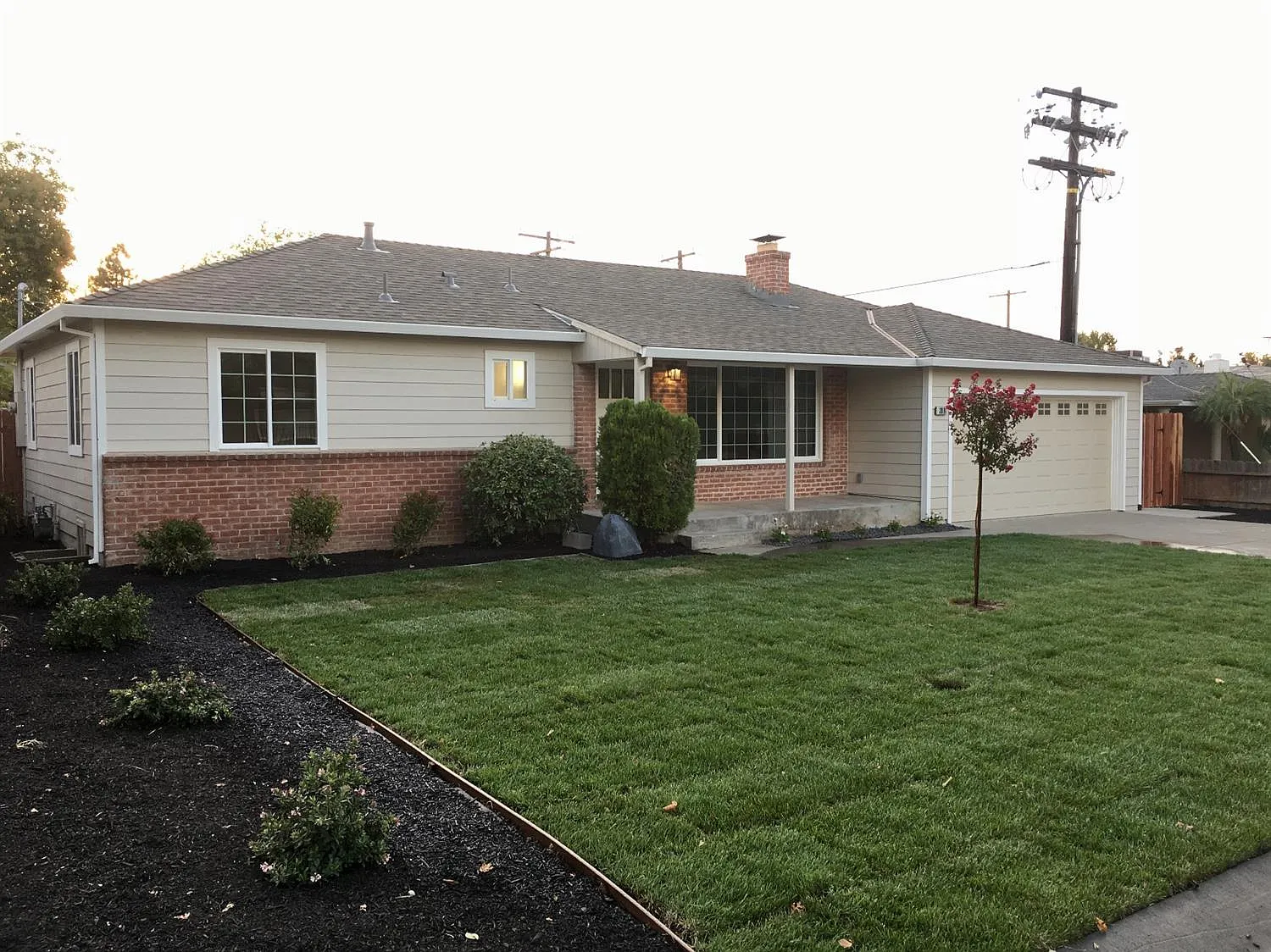 3091 Howe Ave photo 1