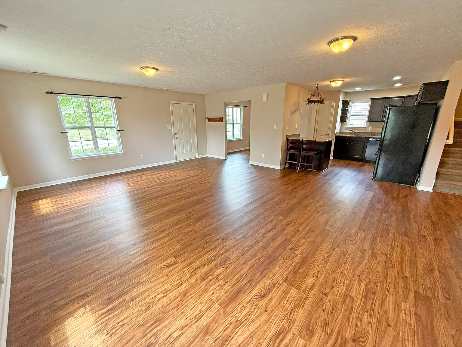 3 bed, 1880 sqft, $2,500 — Photo 4