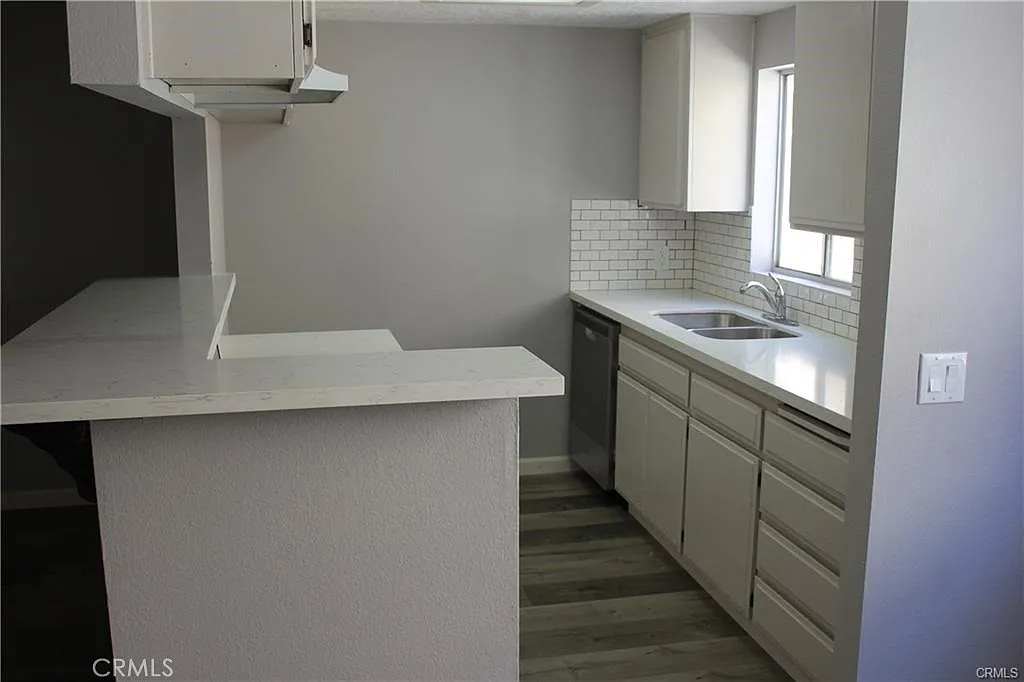 3 bed, 1196 sqft, $3,200 — Photo 4