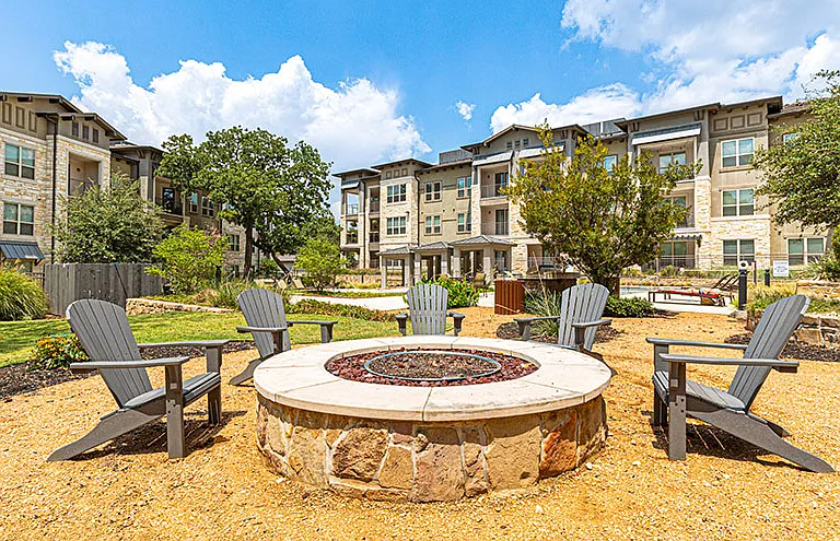 Hickory Creek Ranch Apartments — Photo 31
