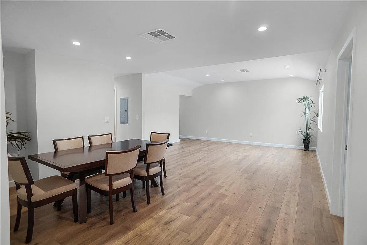 4 bed, 1730 sqft, $4,490 — Photo 4