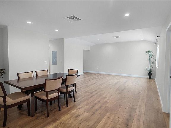 4th image of 22934 Roscoe Blvd